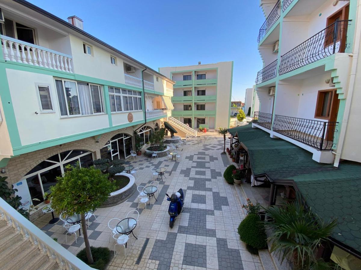 Kompleksi Jakaj Velipojë Buitenkant foto