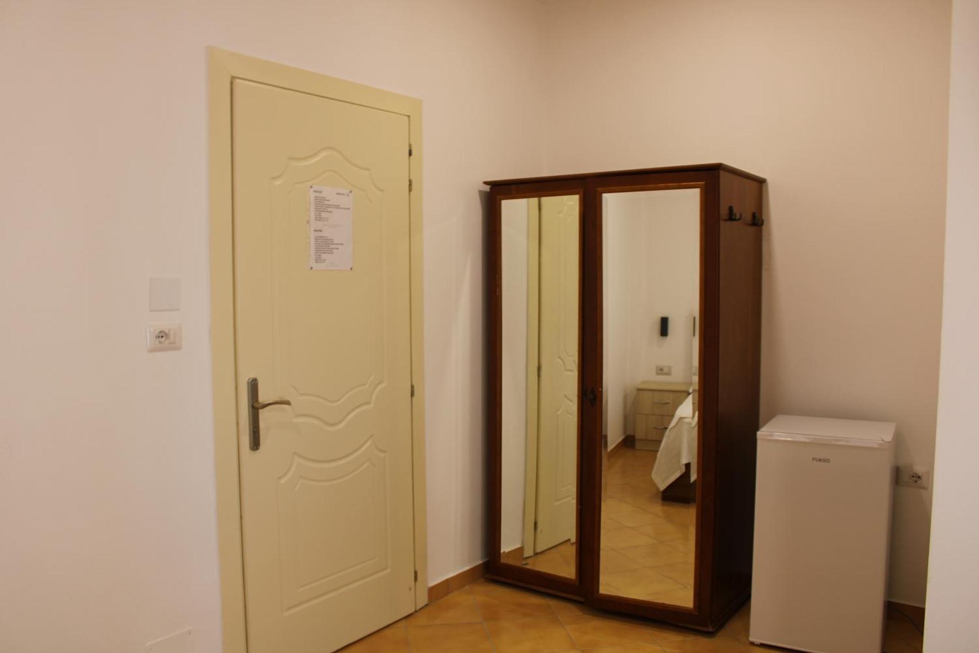Kompleksi Jakaj Velipojë Buitenkant foto