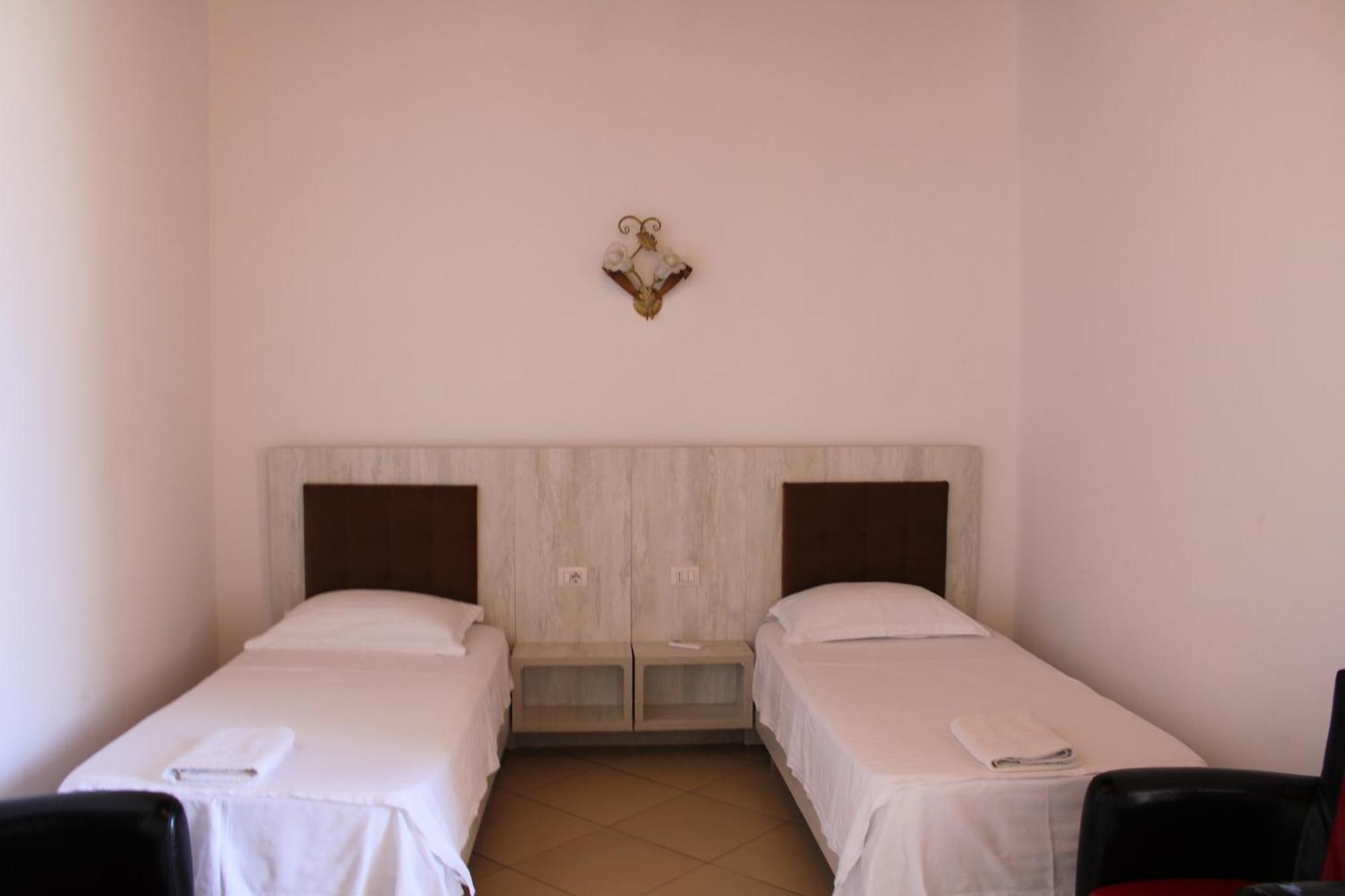 Kompleksi Jakaj Velipojë Buitenkant foto